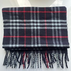 BURBERRYS OF LONDON LAMBSWOOL SCARF